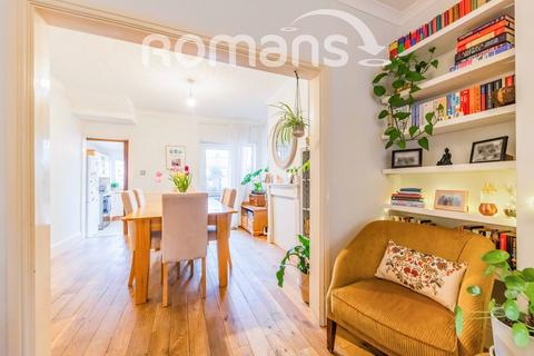 2 bedroom terraced house to rent, Queens Road, Farnborough, GU14