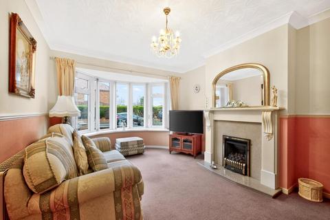 2 bedroom semi-detached bungalow for sale, Lyndale Avenue, York