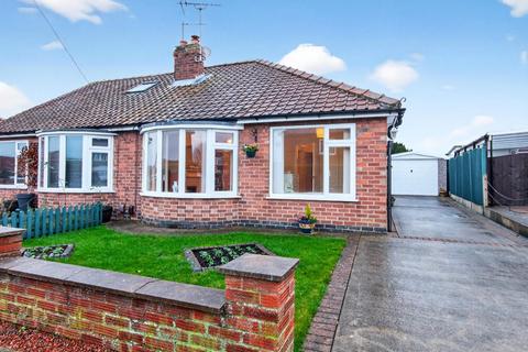2 bedroom semi-detached bungalow for sale, Lyndale Avenue, York