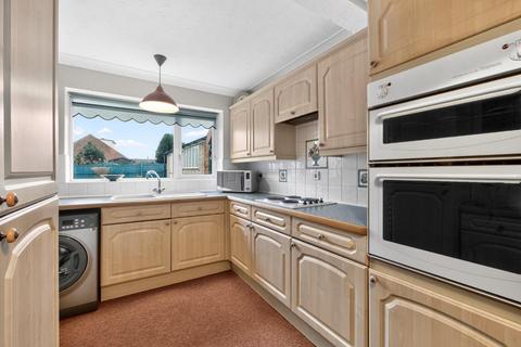 2 bedroom semi-detached bungalow for sale, Lyndale Avenue, York