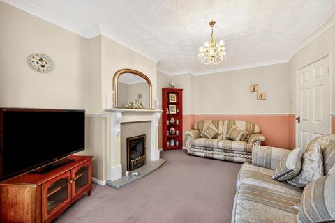 2 bedroom semi-detached bungalow for sale, Lyndale Avenue, York