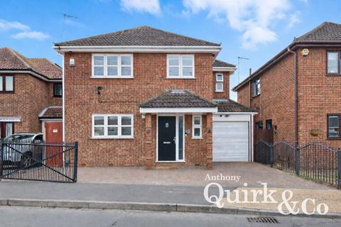 4 bedroom detached house for sale, Hilton Road, Canvey Island, SS8