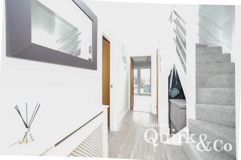 4 bedroom detached house for sale, Hilton Road, Canvey Island, SS8