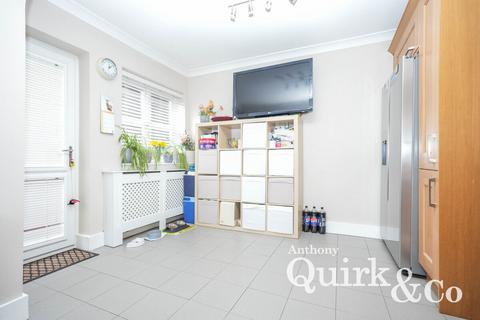 4 bedroom detached house for sale, Hilton Road, Canvey Island, SS8