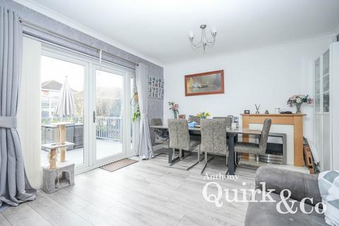 4 bedroom detached house for sale, Hilton Road, Canvey Island, SS8