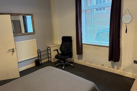 1 bedroom in a house share to rent, Room 1, 7 Downey Street Hanley, Stoke-on-Trent ST1