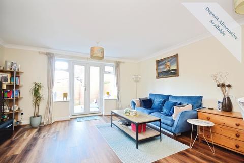 3 bedroom semi-detached house to rent, Manor Road Deal CT14