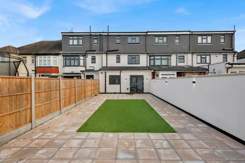 5 bedroom terraced house to rent, Malvern Drive, Ilford, IG3