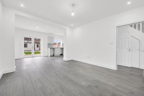 5 bedroom terraced house to rent, Malvern Drive, Ilford, IG3