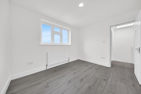 5 bedroom terraced house to rent, Malvern Drive, Ilford, IG3