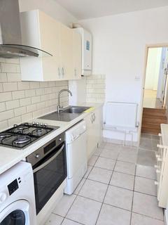 2 bedroom flat to rent, Green Lanes, Harringay N4