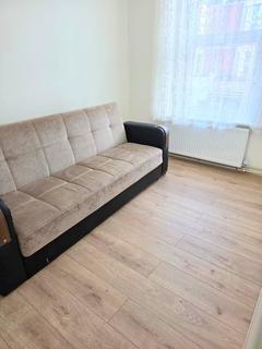 2 bedroom flat to rent, Green Lanes, Harringay N4