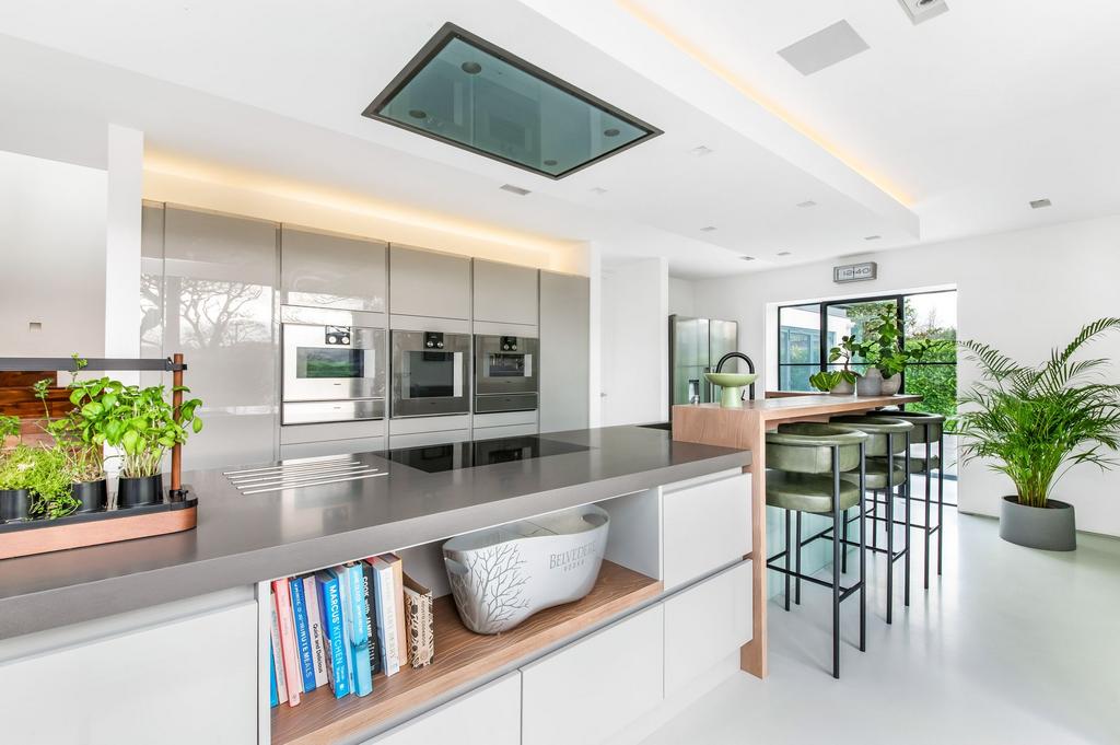 Dining kitchen