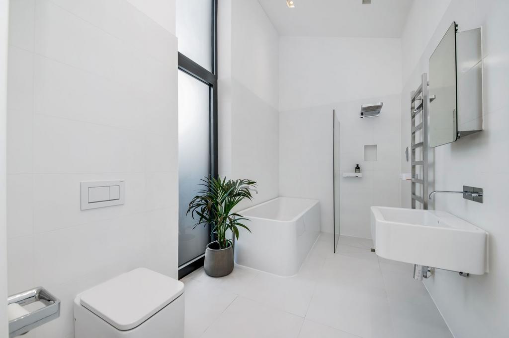 En suite / house bathroom
