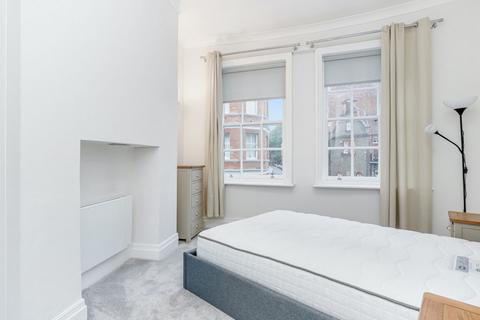 1 bedroom apartment to rent, Kensington Court Place, London, W8