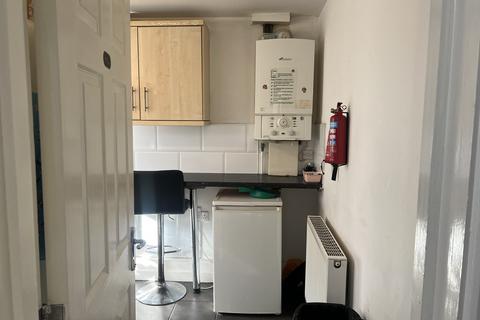 6 bedroom semi-detached house to rent, Nottingham NG7