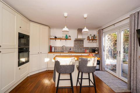 4 bedroom semi-detached house for sale, Harold Road, Hastings