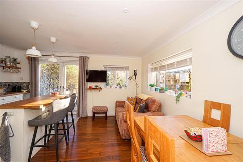 4 bedroom semi-detached house for sale, Harold Road, Hastings