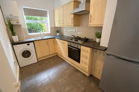4 bedroom house to rent, Clough Road, Sheffield S1