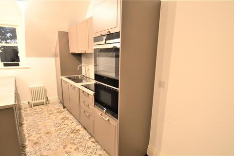 2 bedroom flat to rent, King Edwards Square, Sutton Coldfield, West Midlands, B73