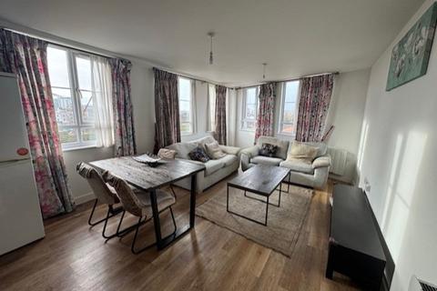 2 bedroom flat to rent, West Bute Street, Cadogan House, CF10