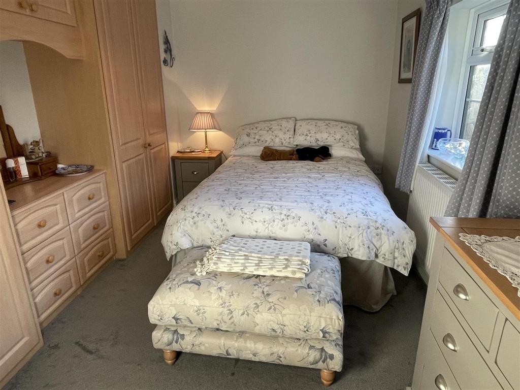Bedroom 2.JPG