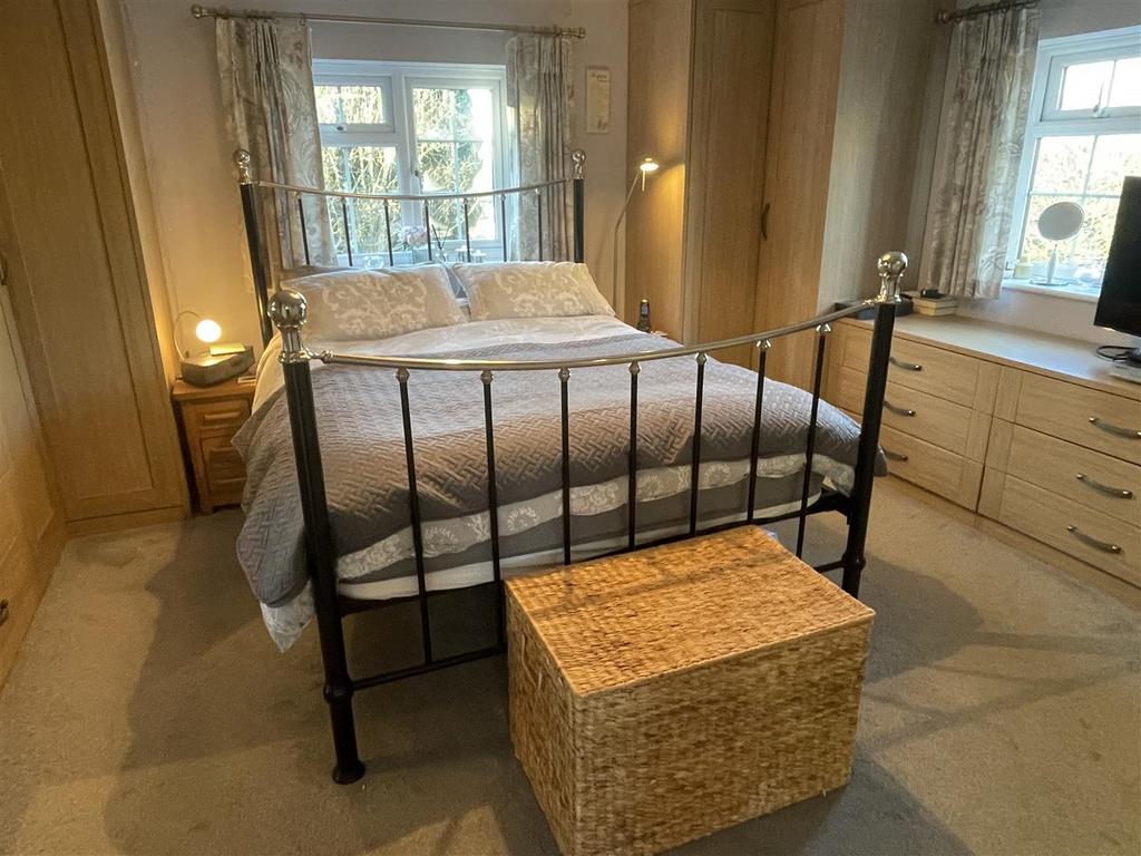 Bedroom 1.JPG
