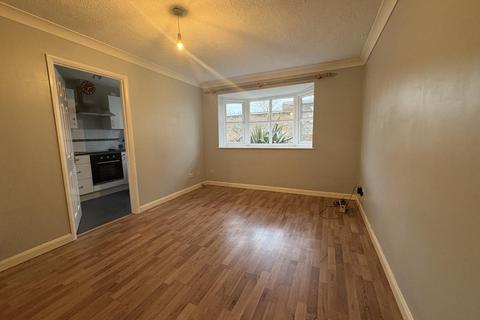 1 bedroom flat to rent, Thames Street,  Sunbury-On-Thames,  TW16