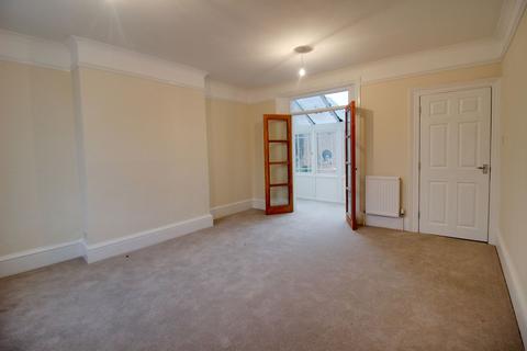 2 bedroom apartment to rent, High Street, Marlborough, SN8