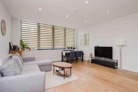 2 bedroom flat for sale, Littleworth Road, Esher KT10