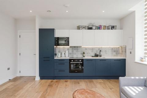 2 bedroom flat for sale, Littleworth Road, Esher KT10