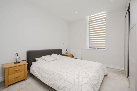 2 bedroom flat for sale, Littleworth Road, Esher KT10
