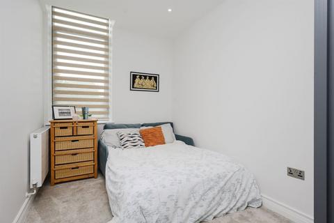 2 bedroom flat for sale, Littleworth Road, Esher KT10