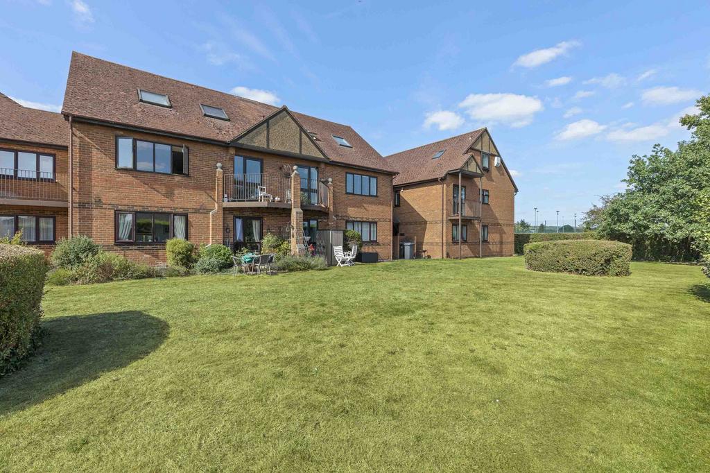 4 Denton Court, Bobmore Lane, SL7 1 GW NEW (LOW RES