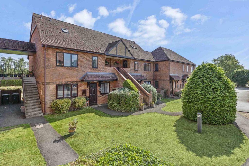 4 Denton Court, Bobmore Lane, SL7 1 GW NEW (LOW RES