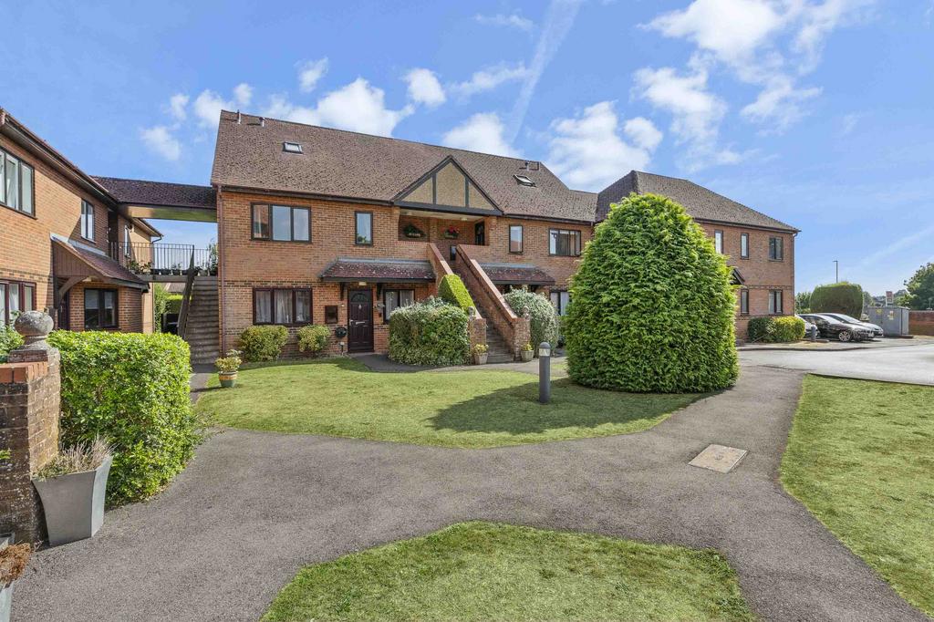 4 Denton Court, Bobmore Lane, SL7 1 GW NEW (LOW RES
