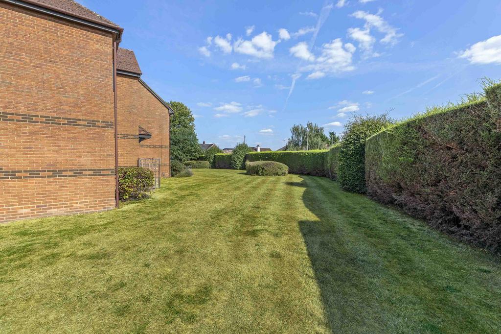 4 Denton Court, Bobmore Lane, SL7 1 GW NEW (LOW RES