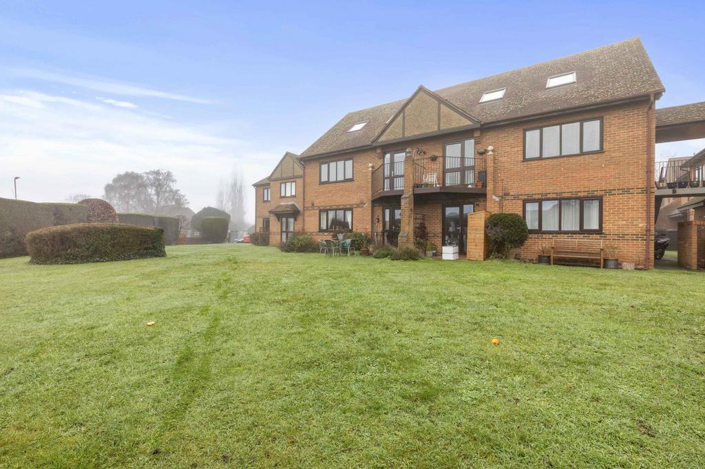 4 Denton Court, Bobmore Lane, SL7 1 GW (LOW RES)-13