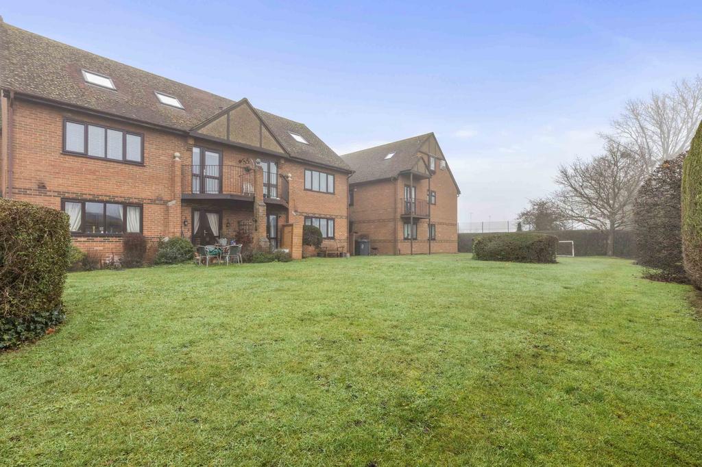 4 Denton Court, Bobmore Lane, SL7 1 GW (LOW RES)-12