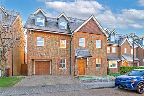 Hilltop Walk, Harpenden