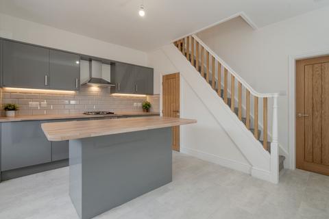 2 bedroom terraced house to rent, Sapling Road, Bolton, BL3