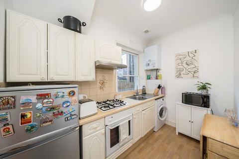 1 bedroom flat to rent, St. Luke's Avenue, London SW4