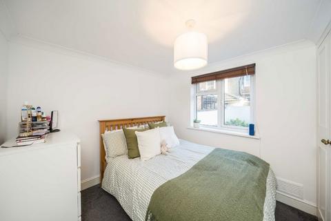 1 bedroom flat to rent, St. Luke's Avenue, London SW4