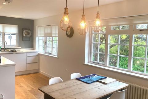 2 bedroom apartment to rent, St. Marys Road, Braunton EX33