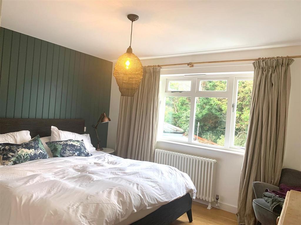 Bedroom 1.jpg