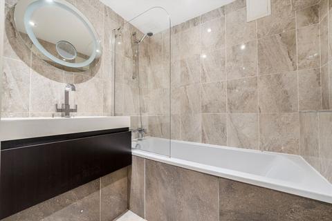 Studio to rent, Winchendon Road, London SW6