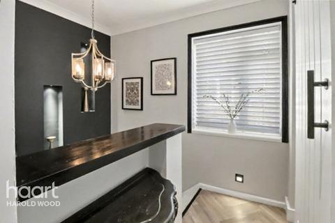 1 bedroom maisonette for sale, Hawthorne Avenue, Brentwood