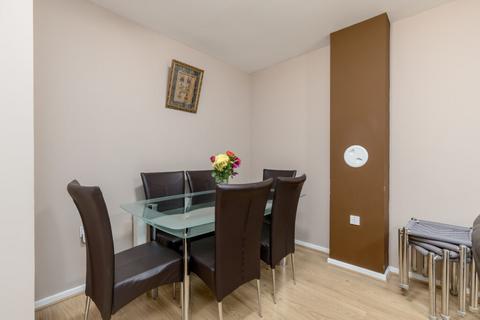3 bedroom terraced house for sale, 14 Cakemuir Grove, Niddrie, EH16 4FN