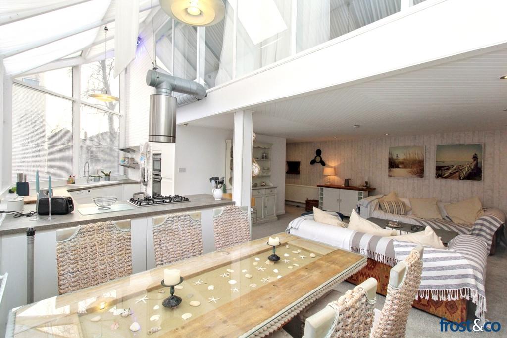 Dining to Lounge