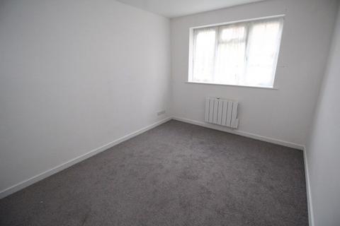 2 bedroom ground floor flat to rent, Swan Lane, London N20